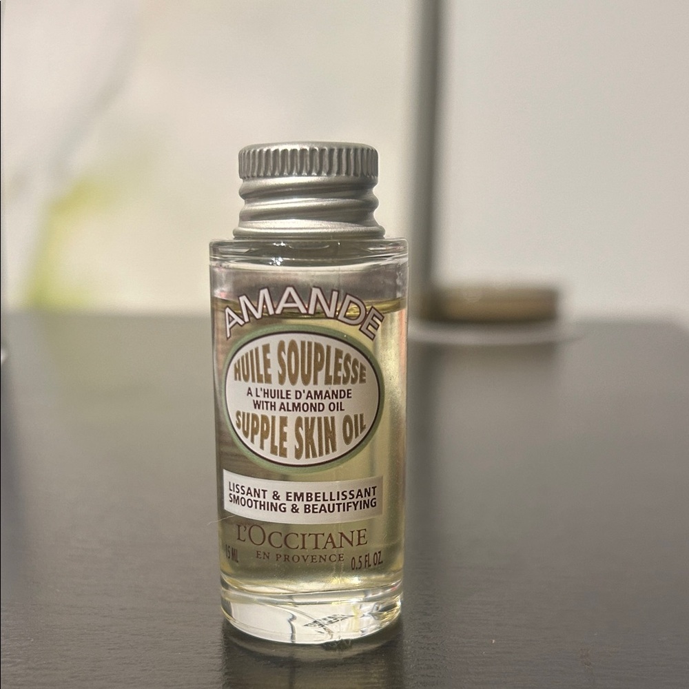 **Brand New** L'OCCITANE Amande Supple Skin Oil - Clear